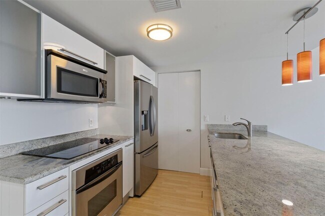 Foto del edificio - 185 SW 7th St