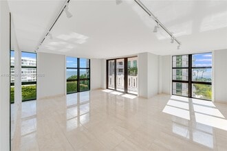 Building Photo - 1121 Crandon Blvd