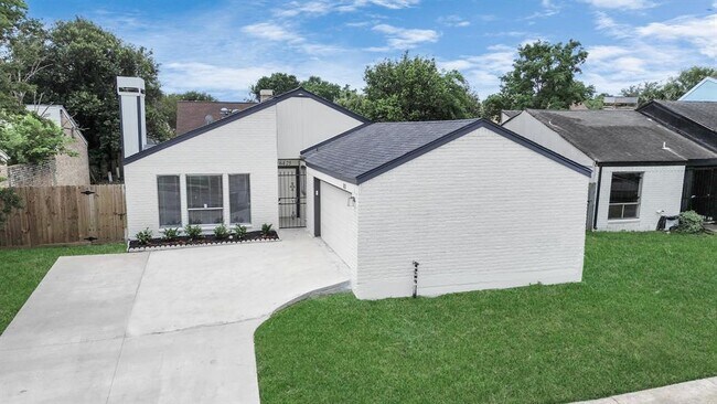 Foto del edificio - 6423 Coachwood Dr