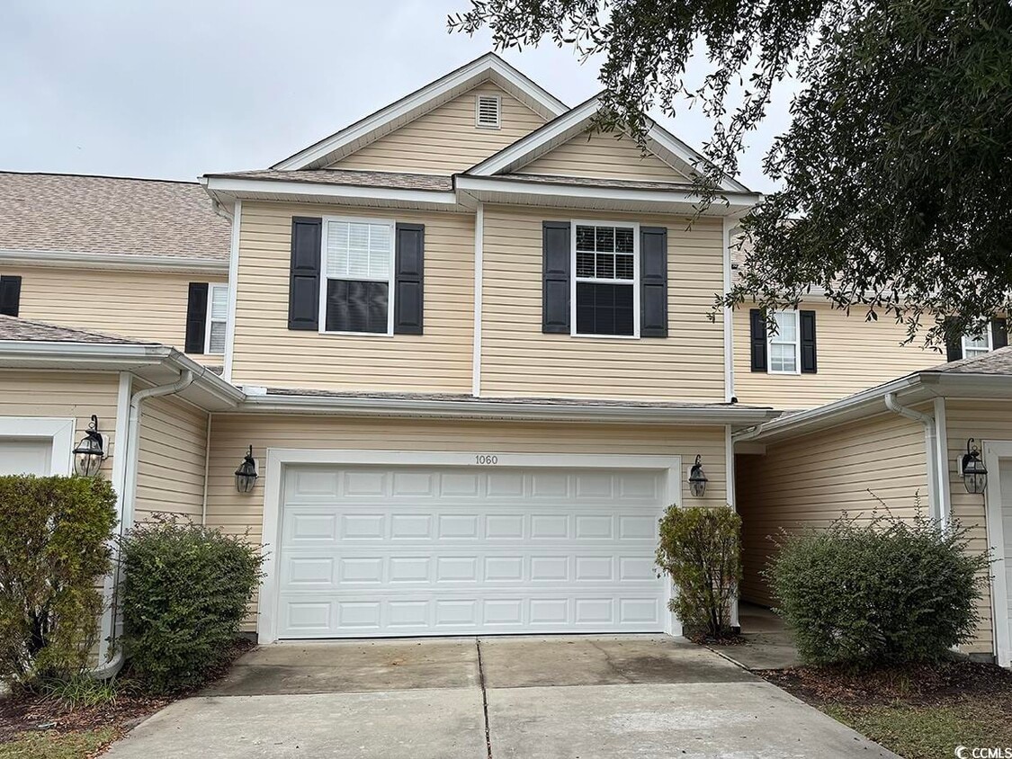 Primary Photo - 1060 Fairway Ln