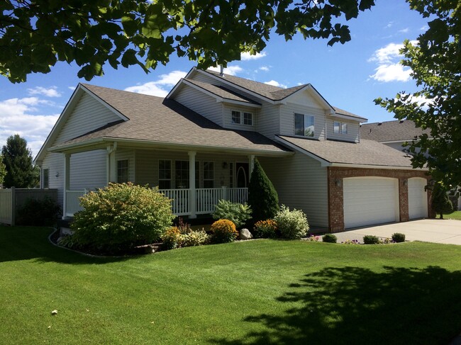 wrap around porch - 2100 North Palisades Drive