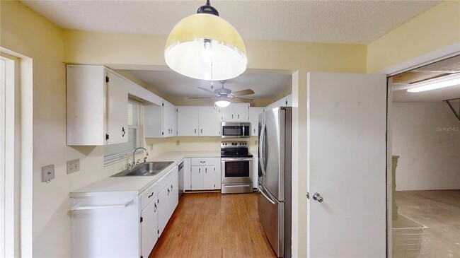 Building Photo - 8831 SW 94 Ln