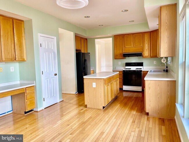Building Photo - 13640 Valley Oak Cir