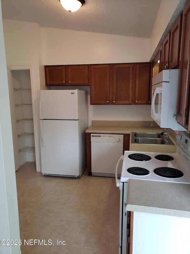 Foto del edificio - 2661 San Francisco Blvd