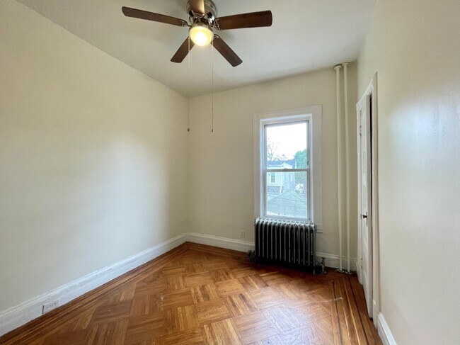 Building Photo - Ditmas Park 3+BR gem