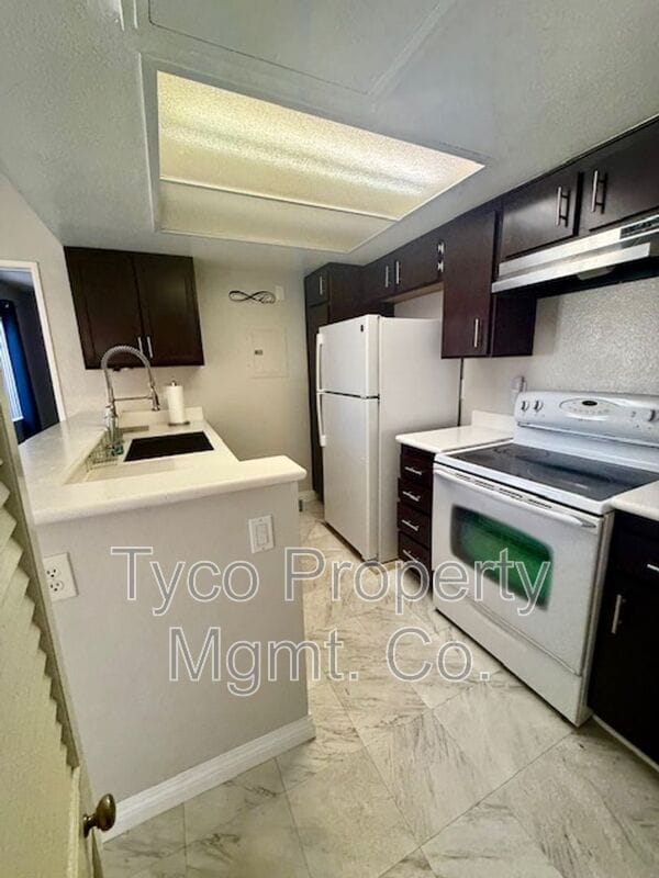 Building Photo - 772 Eastshore Terrace