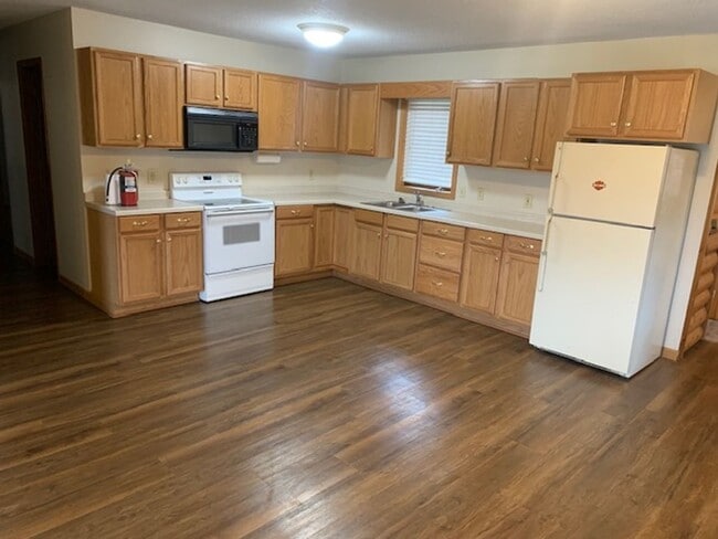 Building Photo - 3 Bedroom on Gull River