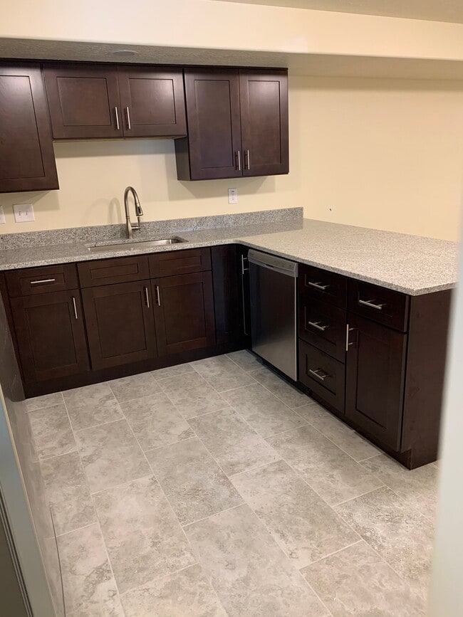 Building Photo - 123 W 7500 S