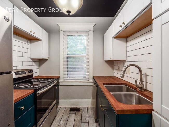 Building Photo - 1502 Summit St