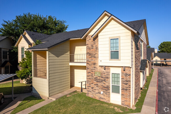 Building Photo - Quail Creek Apts.