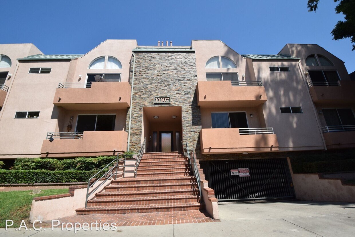 Primary Photo - 2 br, 2 bath Apartment - 11107 La Maida St...