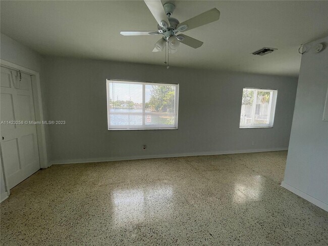 Foto del edificio - 842 SW 2nd St