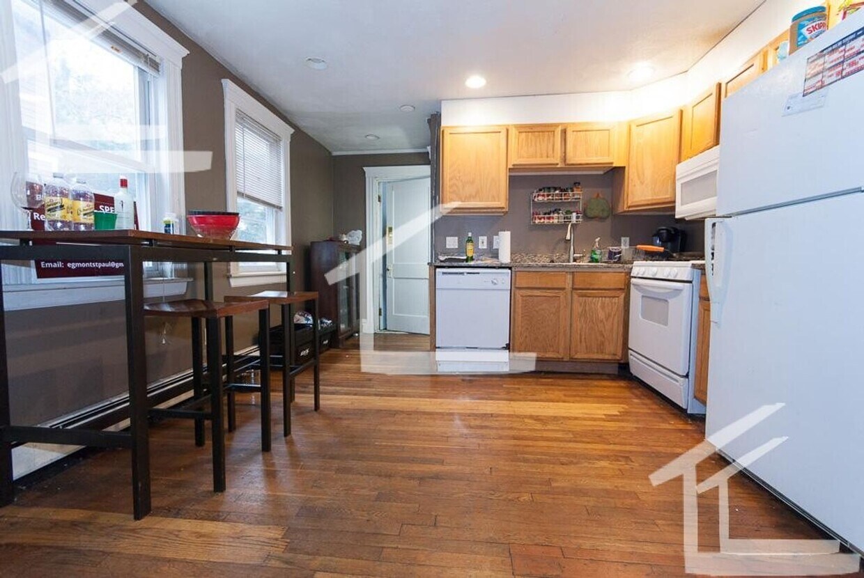 Foto del edificio - Charming 5 Bedroom-No Broker Fee