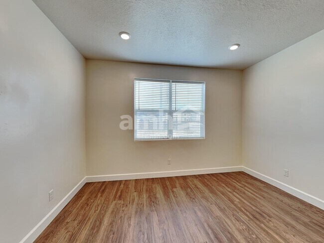 Building Photo - 1202 Wagon Way