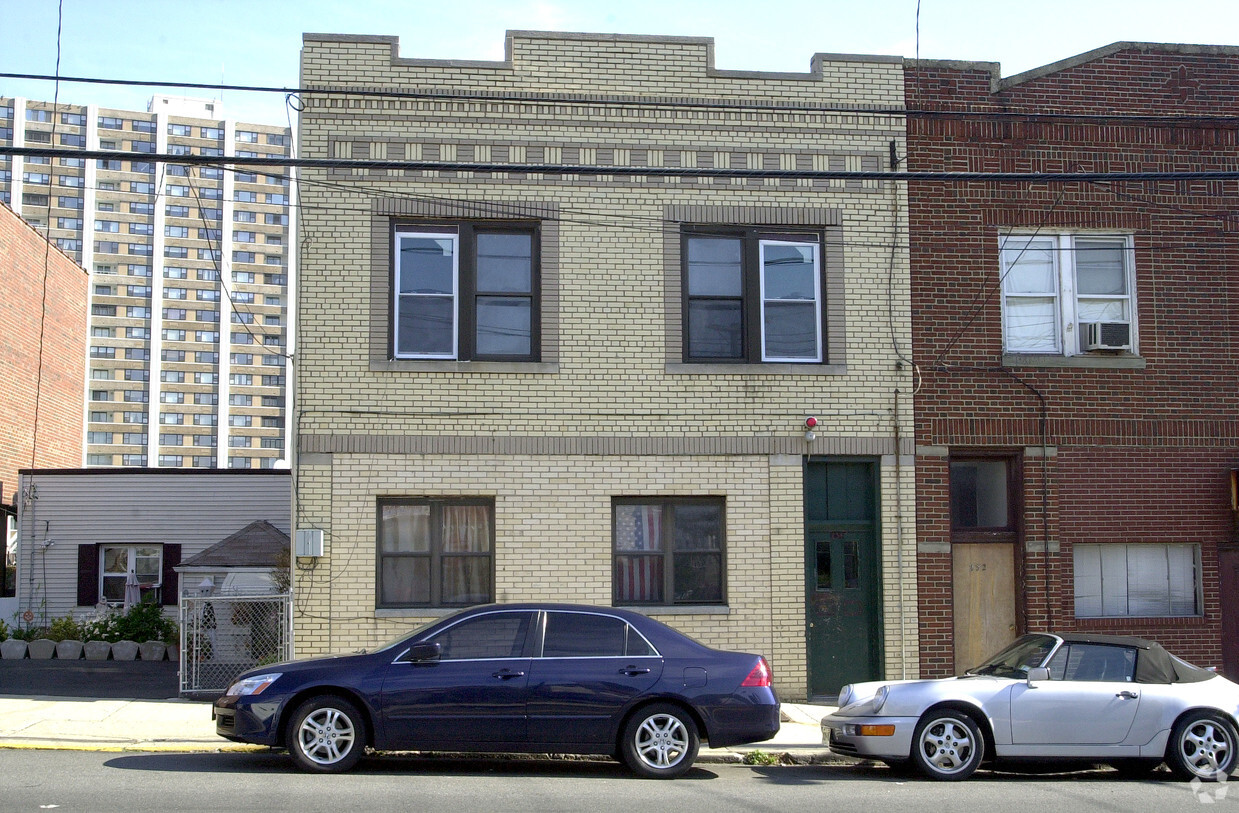 Primary Photo - 234 Palisade Ave