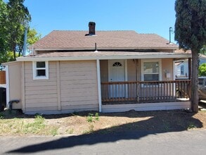 Building Photo - 110 Roseville St