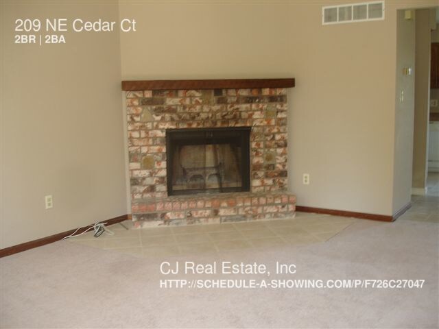 Building Photo - 209 NE Cedar Ct