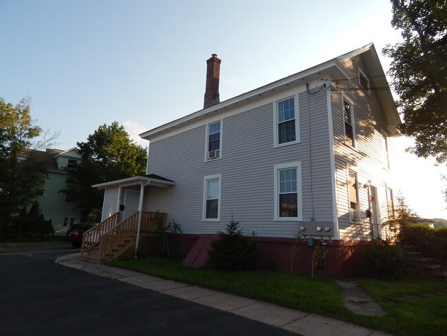 Side and Front View - 24 High St