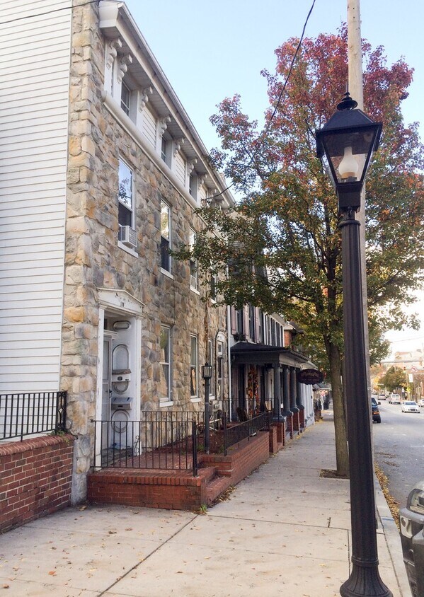 Foto principal - 118 E King St