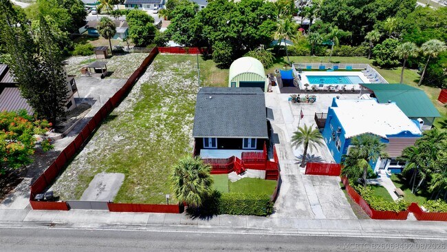 Building Photo - 907 N A St