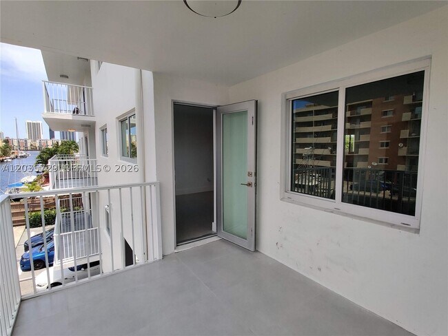 Foto del edificio - 3755 NE 167th St