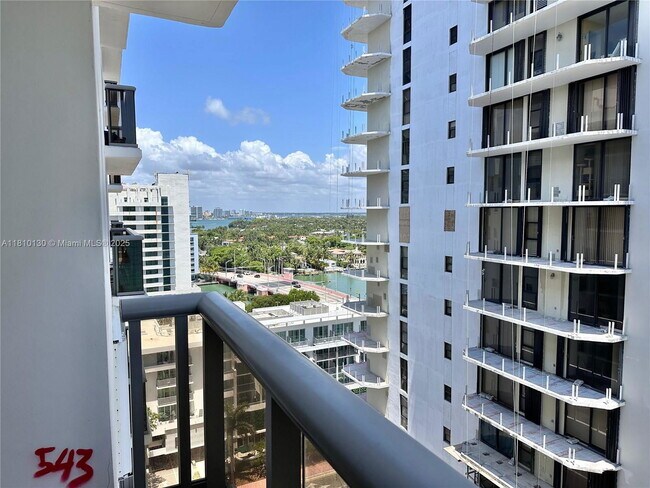 Foto del edificio - 6039 Collins Ave