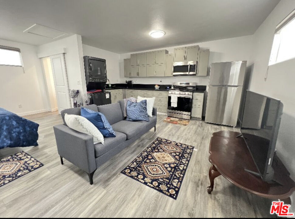 Foto principal - 332 W Ellis Ave