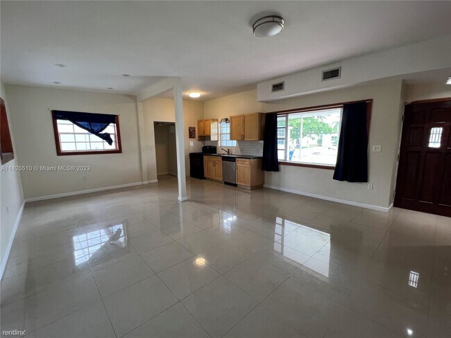 Foto del edificio - 3 br, 1 bath House - 280 NW 104th Ter