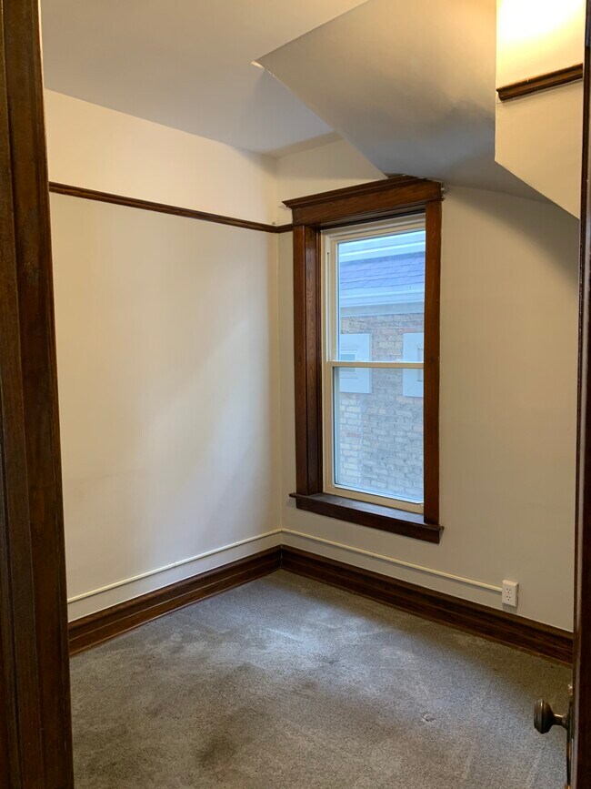 Building Photo - 1430 Highland Ave