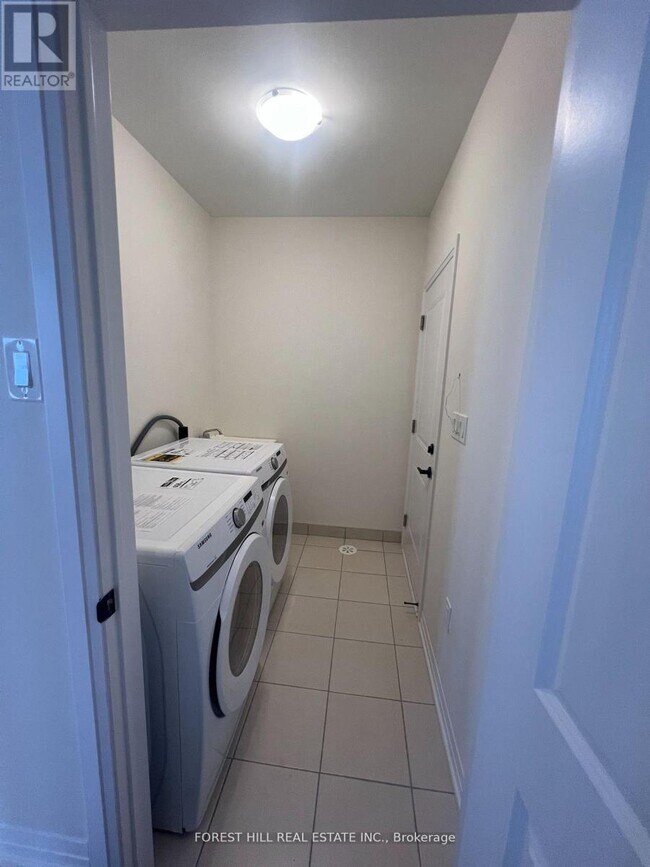 Building Photo - 146 De La Roche Dr