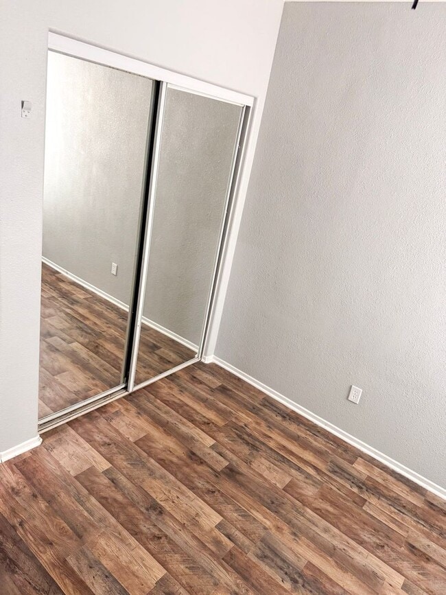 Foto del edificio - All utilities included -  One Bedroom Juni...
