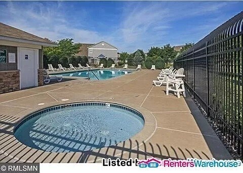 Foto del edificio - Available May 1st - beautiful 4-bed 4-bath townhome in Apple Valley with pool and more!