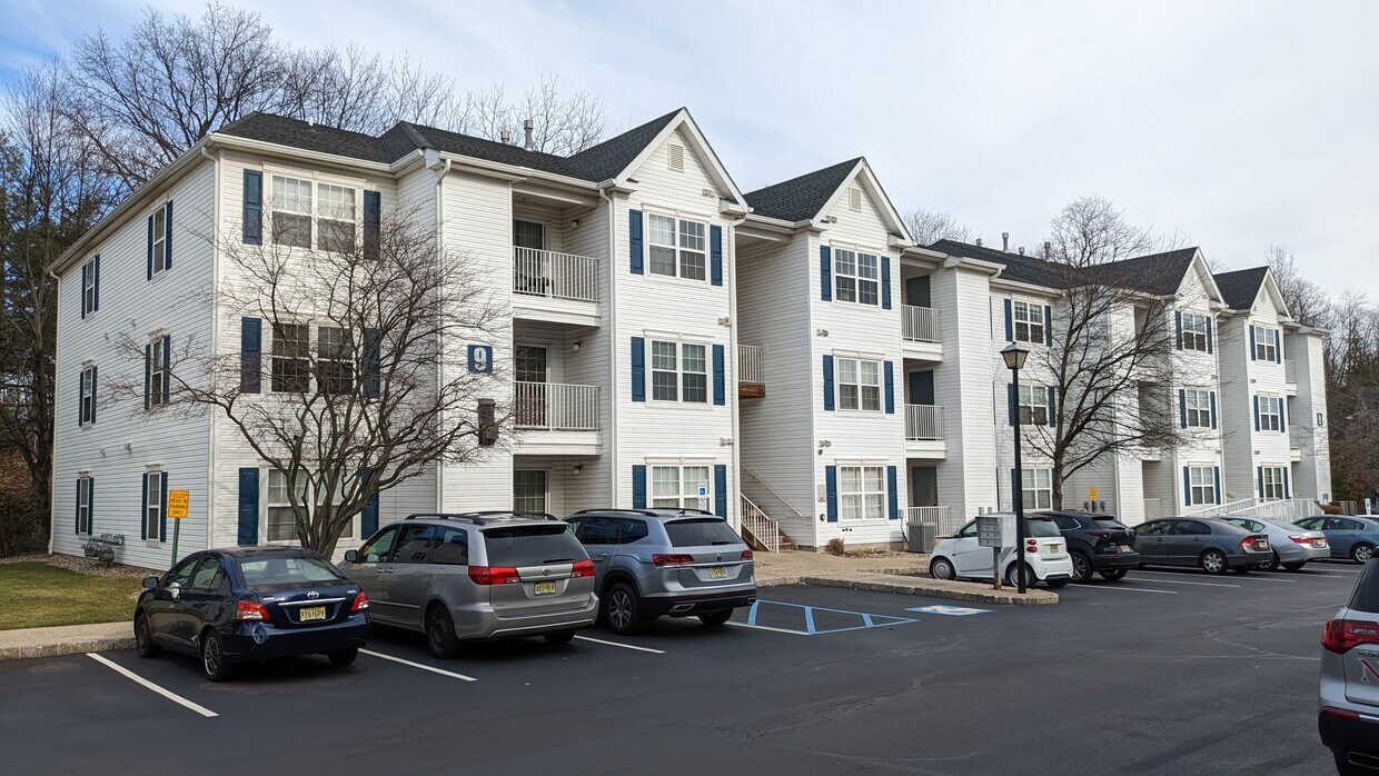 921 Waterford Dr Unit 921, Edison, NJ 08817 Condo for Rent in Edison
