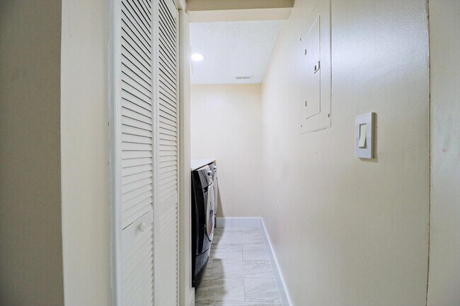 Foto del edificio - 450 Palm Cir W