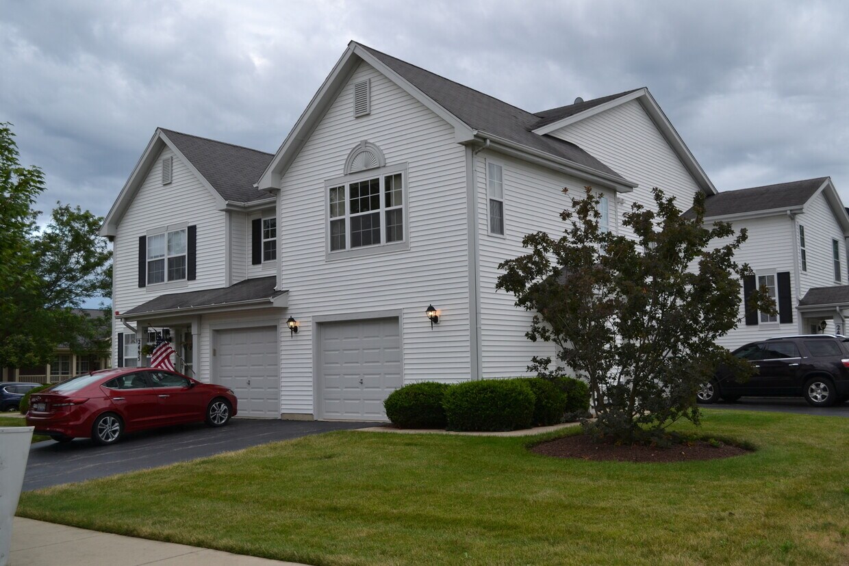 2493 Frost Dr Unit 2493, Aurora, IL 60503 Condo for Rent in Aurora