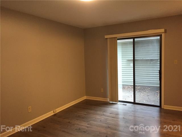 Foto del edificio - 6329 Sharon Rd