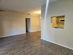 Building Photo - 1915 Augusta Dr