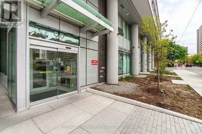 Photo du bâtiment - 99-999 Broadway Ave