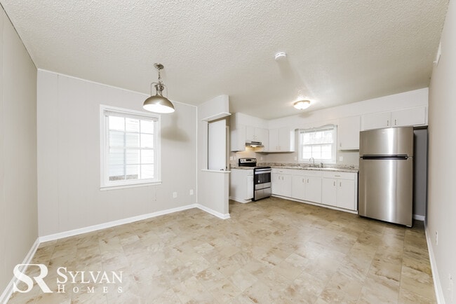 Building Photo - Come view this lovely 3BR 1.5BA home