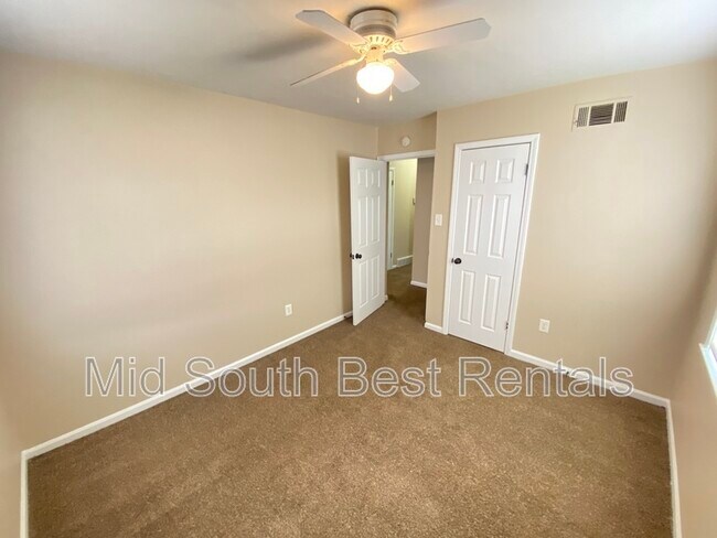 Foto del edificio - 3701 Crosswood Cove