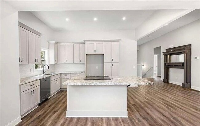 Building Photo - 208 Highland Ave