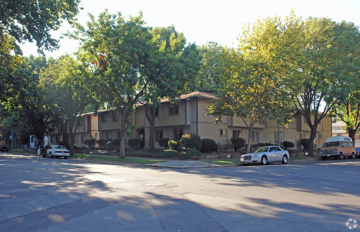 Building Photo - U Street Apartments