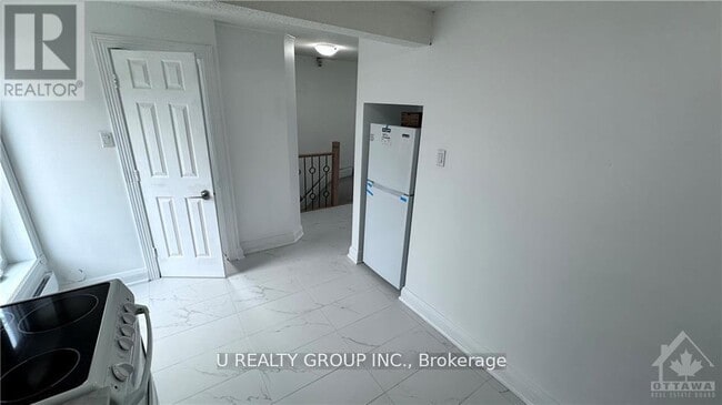 Building Photo - 281 Palace St