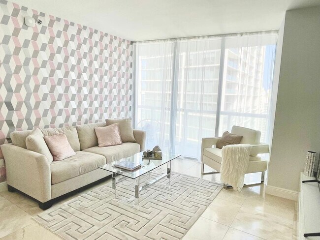 Building Photo - 485 Brickell Ave