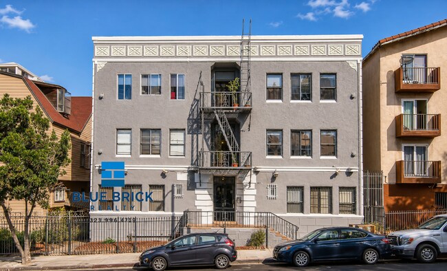 Foto del edificio - 921 S Bonnie Brae St