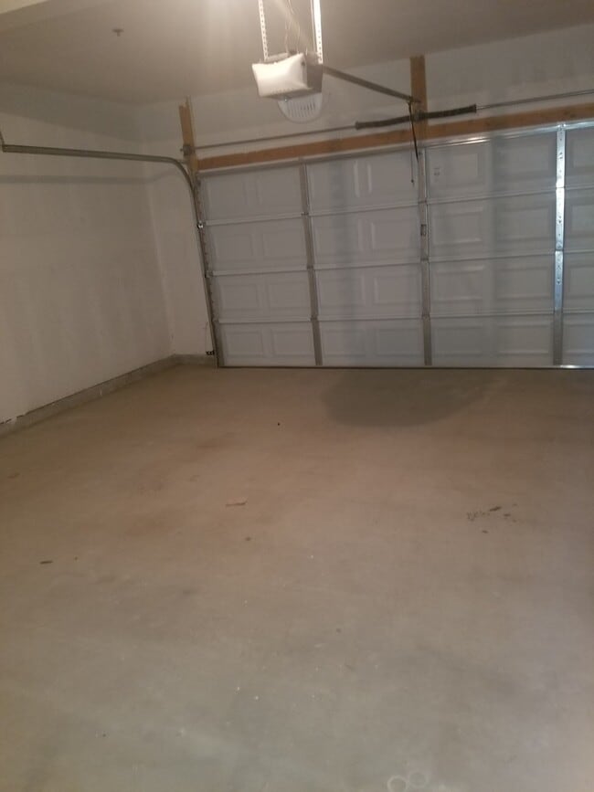 Building Photo - El Dorado Condo for Rent!