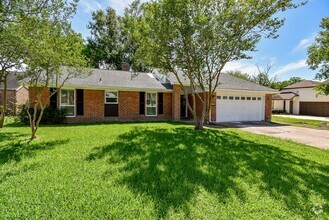 Building Photo - 154 Squires Bend