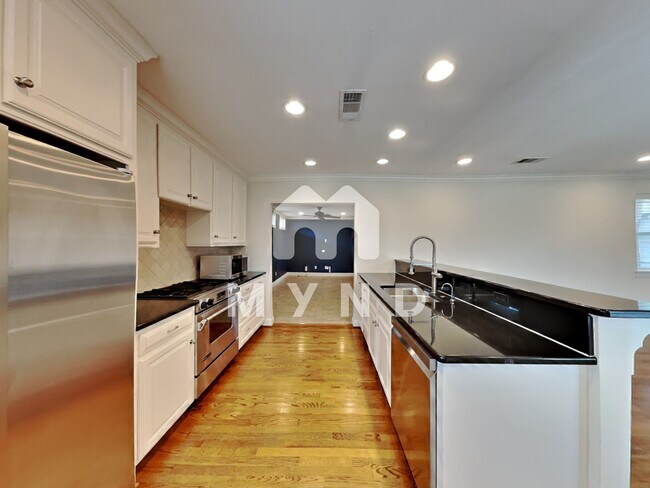 Foto del edificio - 6111 Ellsworth Ave
