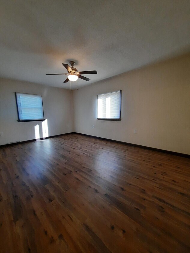 Foto principal - 7318 Buffalo Ave