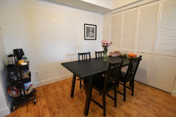Foto del edificio - 545 Longshore Dr